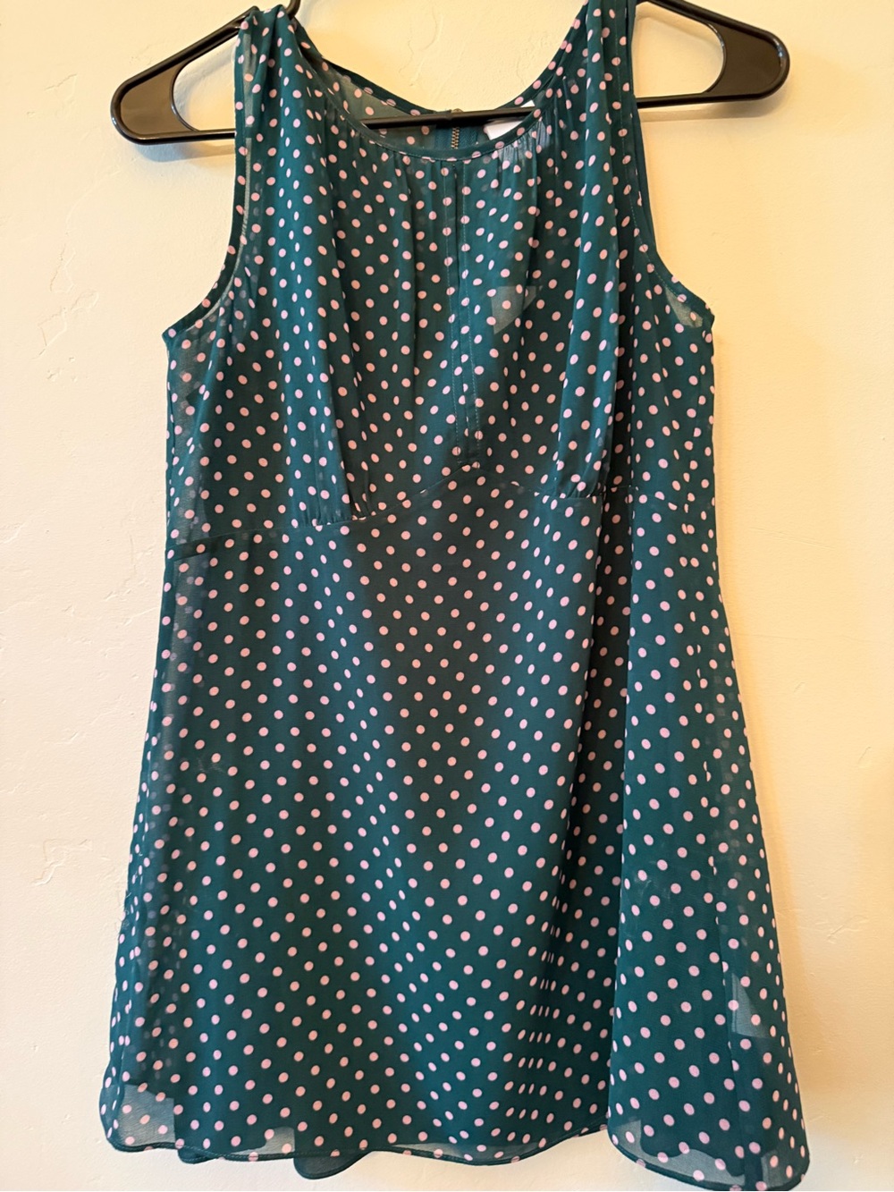 NWT Cabi Flirt Top Green Pink Polka Dot Bianca Blouse Sleeveless